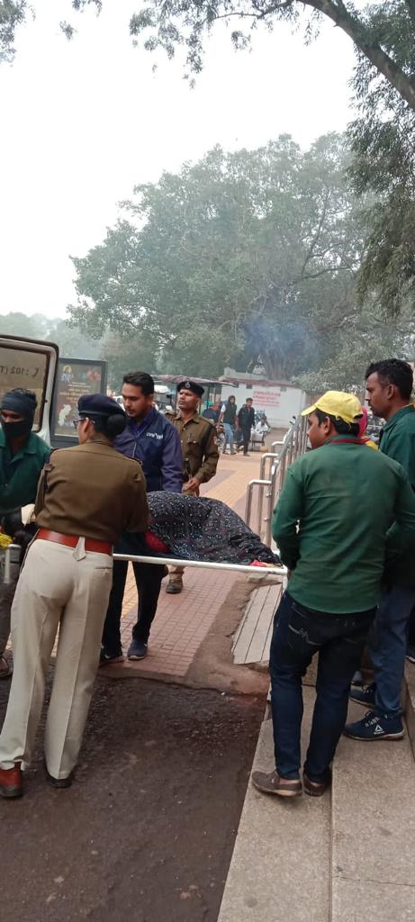 Woman had labor pain in a moving train