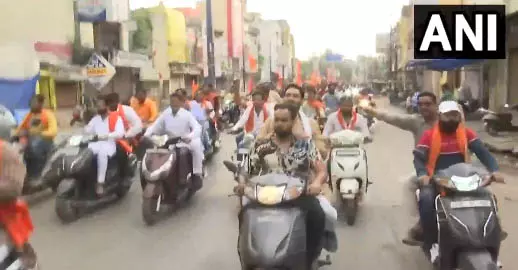 छत्तीसगढ़ बंद : प्रदर्शनकारियों ने यात्री बस पर फेंके पत्थर,रायपुर के स्कूलों में दी गई छुट्टी,हेल्पलाइन नंबर जारी