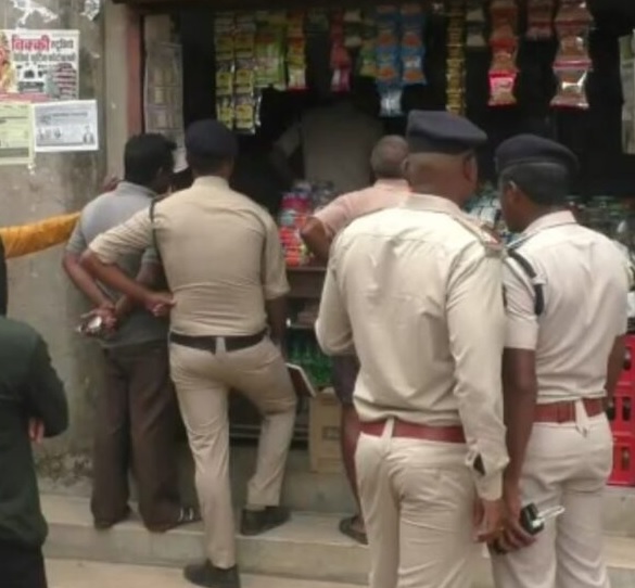 जांजगीर जिले में शराब पीने की वजह से 3 लोगों की मौत मामले में अवैध शराब बेचने वाला किराना दुकानदार गिरफ्तार