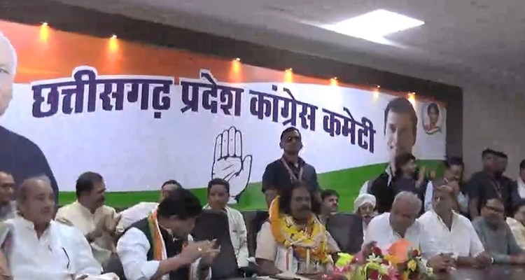 ब्रेकिंग न्यूज़ : नंदकुमार साय कांग्रेस में हुए शामिल, सीएम भूपेश बघेल ने दिलाई कांग्रेस की सदस्यता